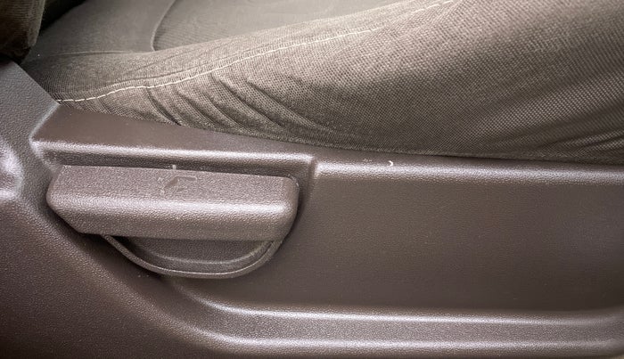2012 Hyundai i20 SPORTZ 1.2 VTVT, Petrol, Manual, 71,728 km, Driver Side Adjustment Panel