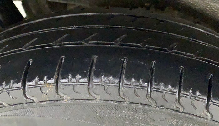 2014 Maruti Wagon R 1.0 LXI CNG, CNG, Manual, 1,11,834 km, Right Rear Tyre Tread