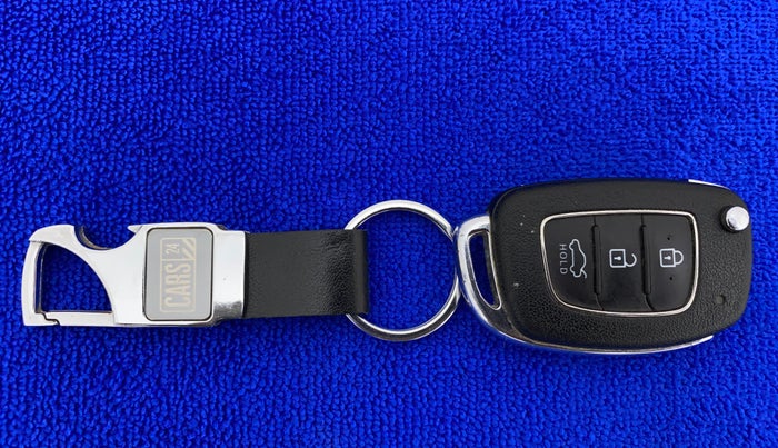 2018 Hyundai Xcent SX 1.2, Petrol, Manual, 24,699 km, Key Close Up