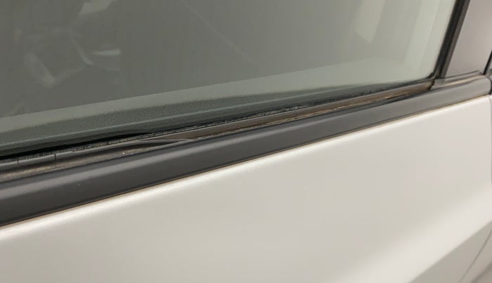 2018 Hyundai Xcent SX 1.2, Petrol, Manual, 24,699 km, Right rear door - Weather strip has minor damage