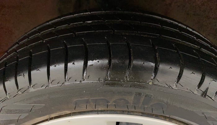 2014 Maruti Alto K10 VXI P, Petrol, Manual, 49,237 km, Right Front Tyre Tread
