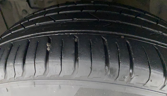 2016 Maruti Vitara Brezza ZDI, Diesel, Manual, 66,389 km, Left Front Tyre Tread