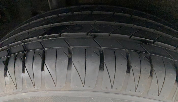 2016 Maruti Vitara Brezza ZDI, Diesel, Manual, 66,389 km, Right Rear Tyre Tread