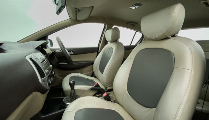 2012 Hyundai i20 MAGNA O 1.2, Petrol, Manual, 64,381 km, Right Side Front Door Cabin