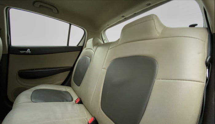 2012 Hyundai i20 MAGNA O 1.2, Petrol, Manual, 64,381 km, Right Side Rear Door Cabin