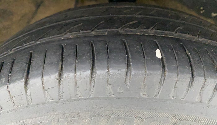 2017 Maruti Alto K10 VXI P, Petrol, Manual, 67,165 km, Right Front Tyre Tread