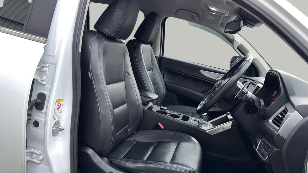 2022 GWM Ute Cannon-l (4x4), Automatic, 67098 km, Right Side Front Door Cabin View
