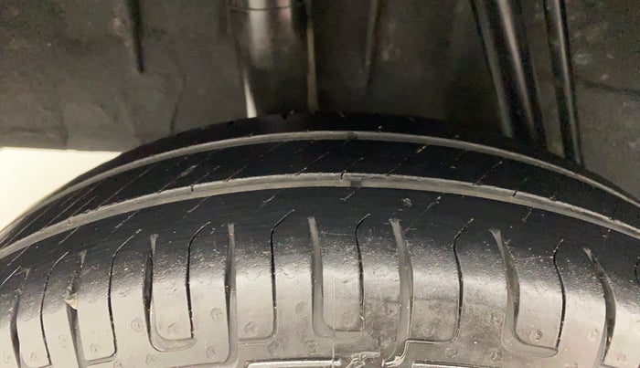 2018 Renault Kwid RXT, Petrol, Manual, 59,826 km, Right Rear Tyre Tread