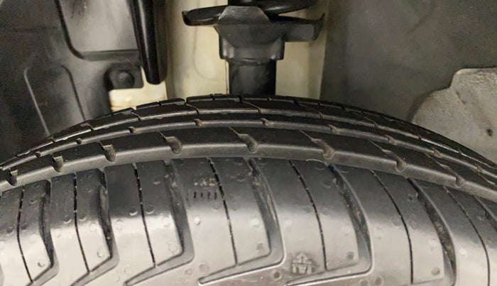 2018 Renault Kwid RXT, Petrol, Manual, 59,826 km, Left Front Tyre Tread