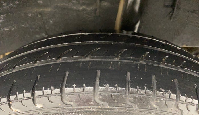 2018 Renault Kwid RXT, Petrol, Manual, 59,826 km, Left Rear Tyre Tread