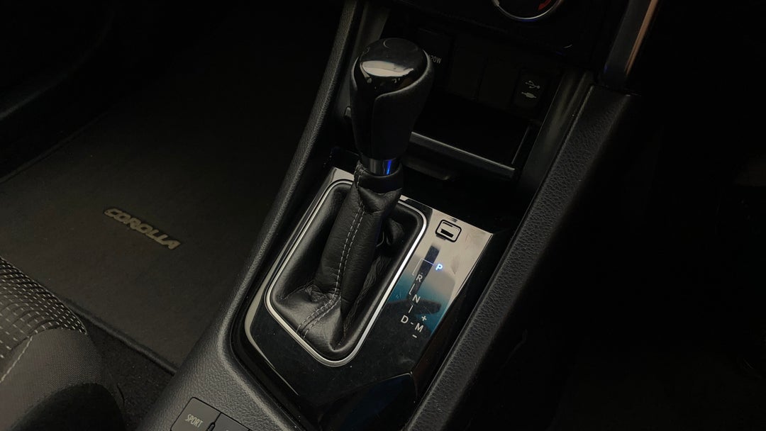 2018 Toyota Corolla Ascent Sport, Automatic, 87409 km, Gear Lever 