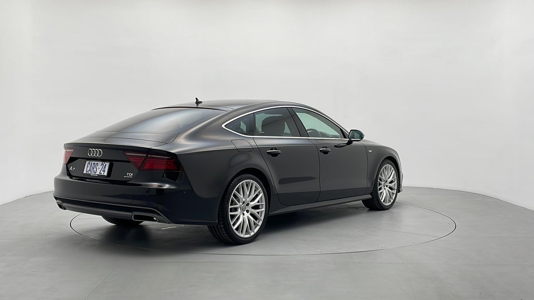 Right Back Diagonal (45- Degree) View