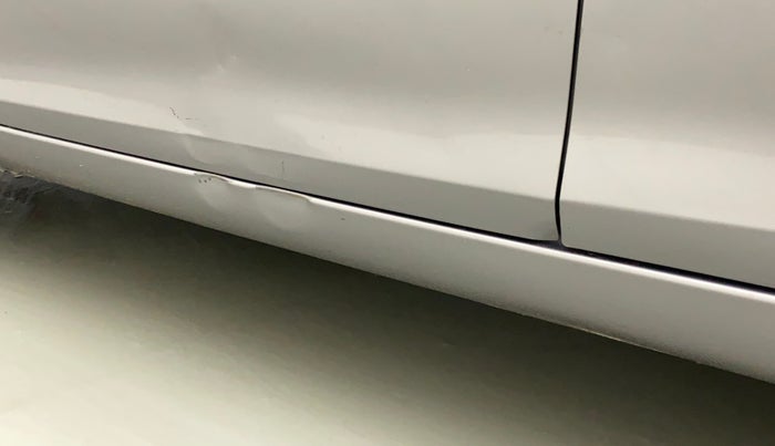 2014 Maruti Swift ZXI, Petrol, Manual, 54,596 km, Left running board - Slightly dented