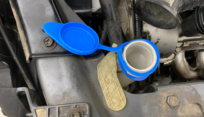 2014 Maruti Swift ZXI, Petrol, Manual, 54,596 km, Front windshield - Wiper bottle cap missing