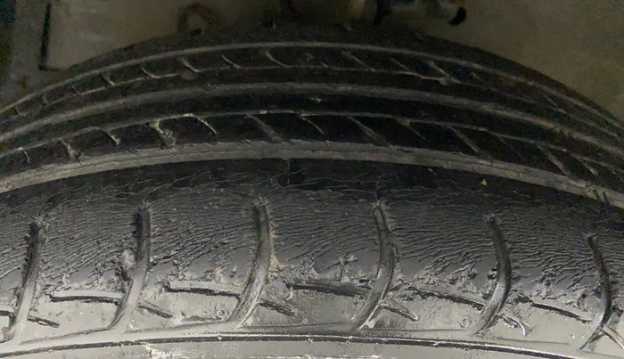 2014 Maruti Swift ZXI, Petrol, Manual, 54,596 km, Left Front Tyre Tread