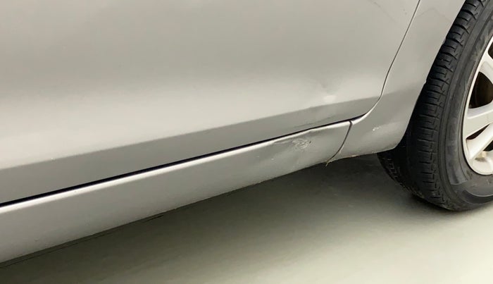 2014 Maruti Swift ZXI, Petrol, Manual, 54,596 km, Right running board - Slightly dented