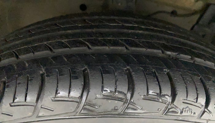 2014 Maruti Swift ZXI, Petrol, Manual, 54,596 km, Right Front Tyre Tread
