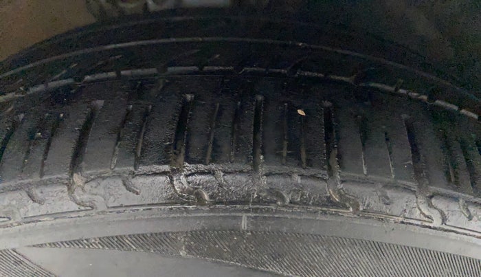 2015 Volkswagen Polo HIGHLINE1.5L DIESEL, Diesel, Manual, 82,050 km, Right Front Tyre Tread