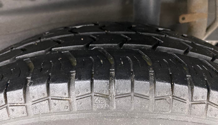 2017 Maruti Swift VXI, Petrol, Manual, 26,505 km, Left Rear Tyre Tread