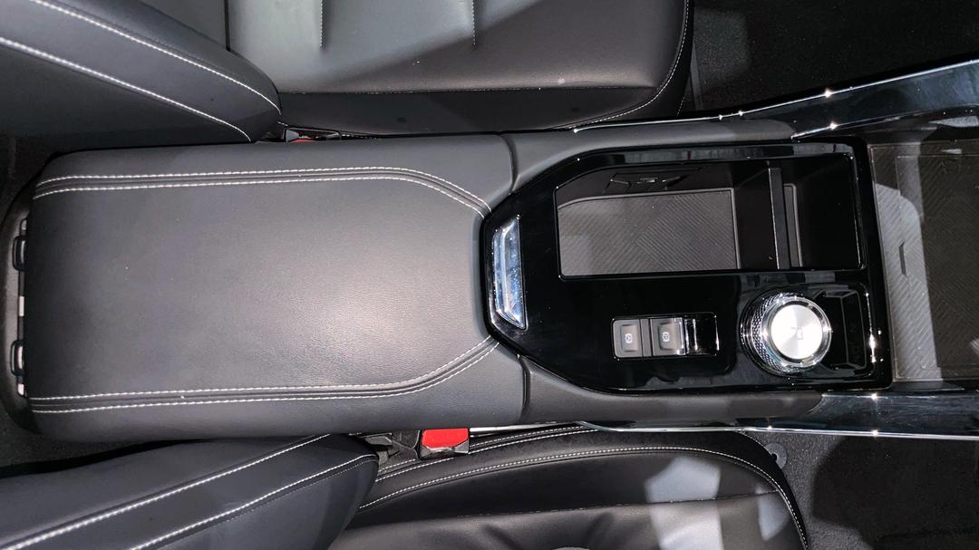 2022 GWM Haval H6 Lux, Automatic, 43654 km, Center Console