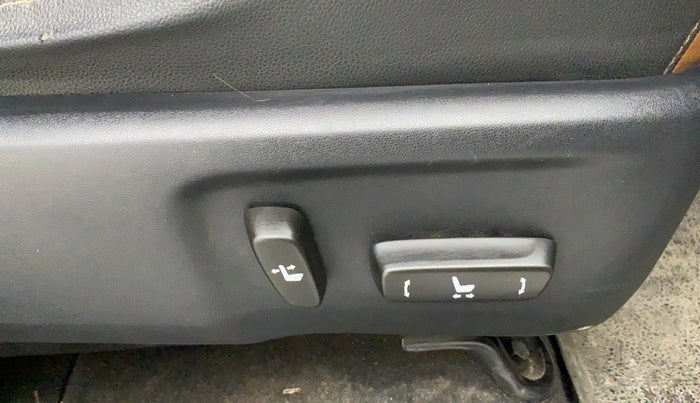 2019 Toyota Innova Crysta 2.8 ZX AT 7 STR, Diesel, Automatic, 90,337 km, Driver Side Adjustment Panel