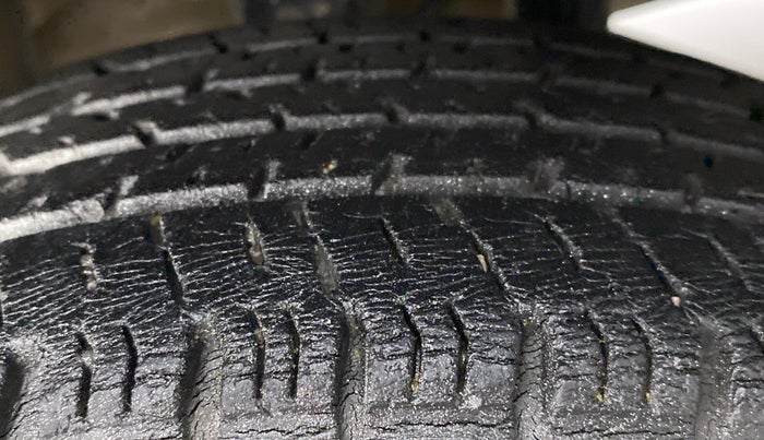 2015 Maruti Alto K10 VXI P, Petrol, Manual, 45,789 km, Right Rear Tyre Tread