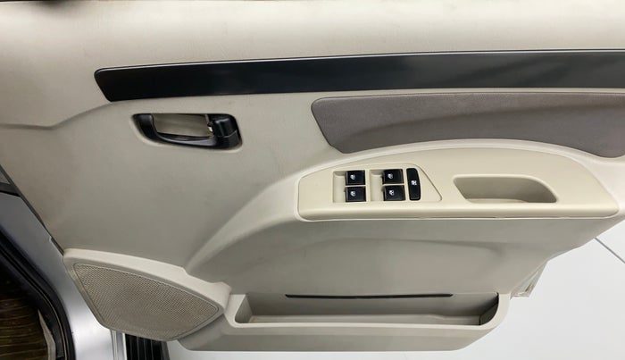 2016 Mahindra Scorpio S6 PLUS, Diesel, Manual, 47,160 km, Driver Side Door Panels Control