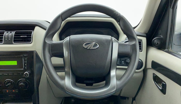 2016 Mahindra Scorpio S6 PLUS, Diesel, Manual, 47,160 km, Steering Wheel Close Up