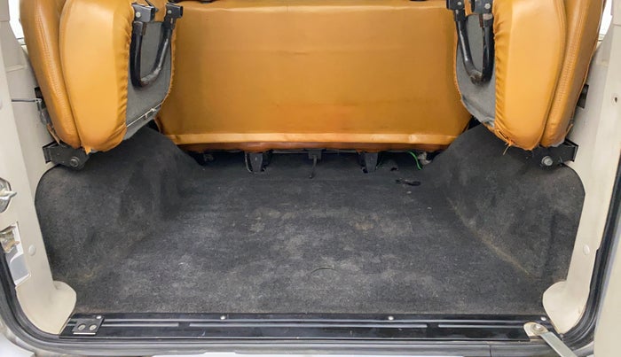 2016 Mahindra Scorpio S6 PLUS, Diesel, Manual, 47,160 km, Boot Inside