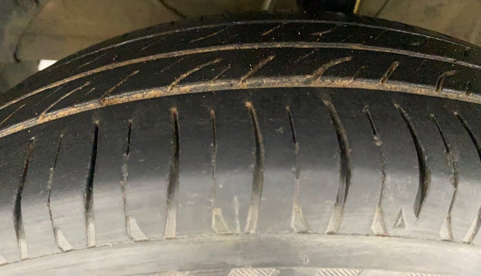 2017 Maruti Dzire VXI, Petrol, Manual, 93,637 km, Left Front Tyre Tread