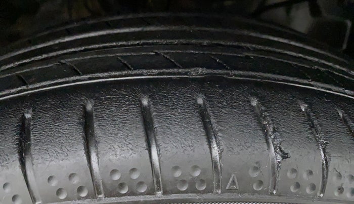 2015 Honda Jazz 1.2 V AT, Petrol, Automatic, 70,097 km, Left Front Tyre Tread