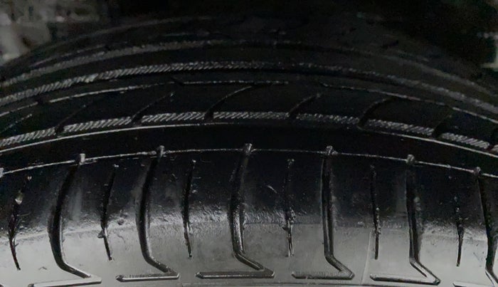2015 Honda Jazz 1.2 V AT, Petrol, Automatic, 70,097 km, Left Rear Tyre Tread