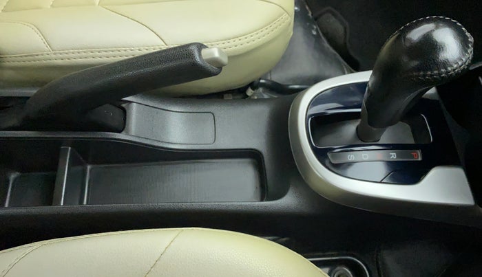 2015 Honda Jazz 1.2 V AT, Petrol, Automatic, 70,097 km, Gear Lever