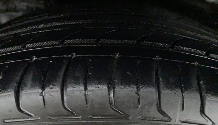 2015 Honda Jazz 1.2 V AT, Petrol, Automatic, 70,097 km, Right Rear Tyre Tread