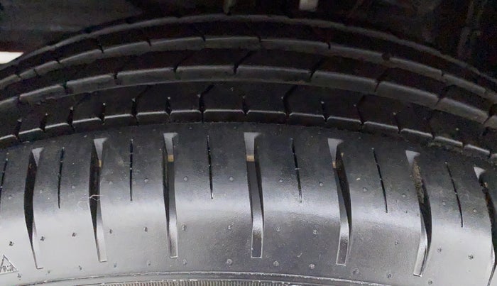 2020 Toyota Glanza G MT PETROL, Petrol, Manual, 490 km, Left Front Tyre Tread