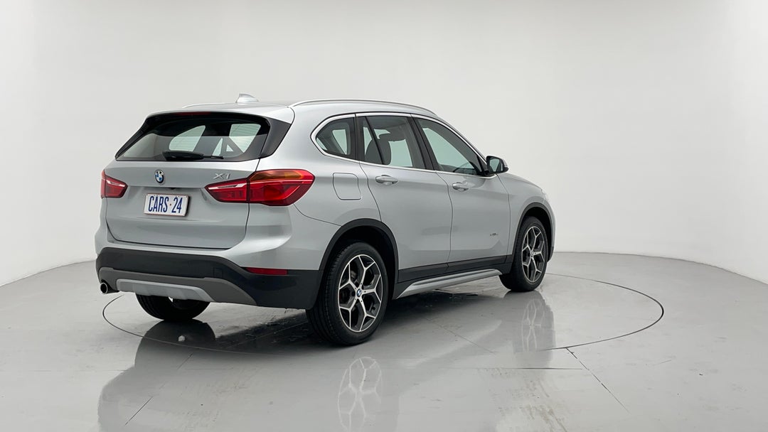 Right Back Diagonal (45- Degree) View