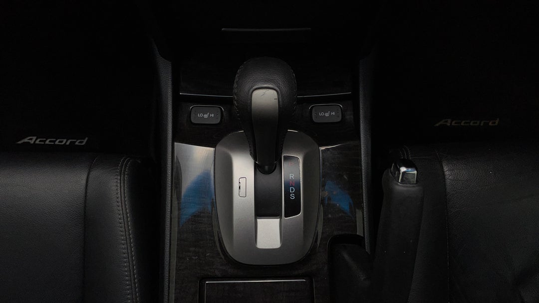 2012 Honda Accord V6 Luxury, Automatic, 127802 km, Gear Lever 