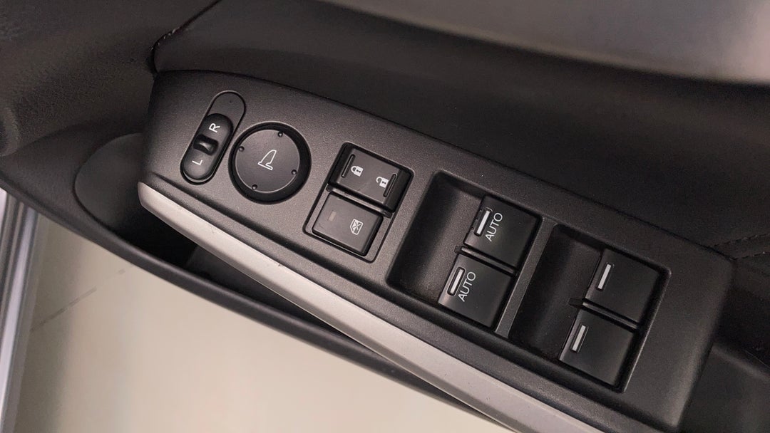 2012 Honda Accord V6 Luxury, Automatic, 127802 km, Drivers Side Door Panel Controls