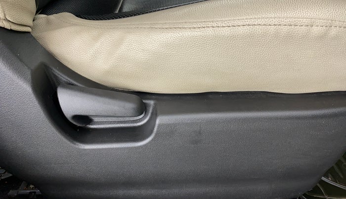 2017 Maruti Wagon R 1.0 VXI, Petrol, Manual, 34,774 km, Driver Side Adjustment Panel