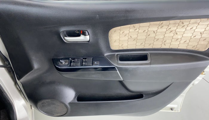 2017 Maruti Wagon R 1.0 VXI, Petrol, Manual, 34,774 km, Driver Side Door Panels Control
