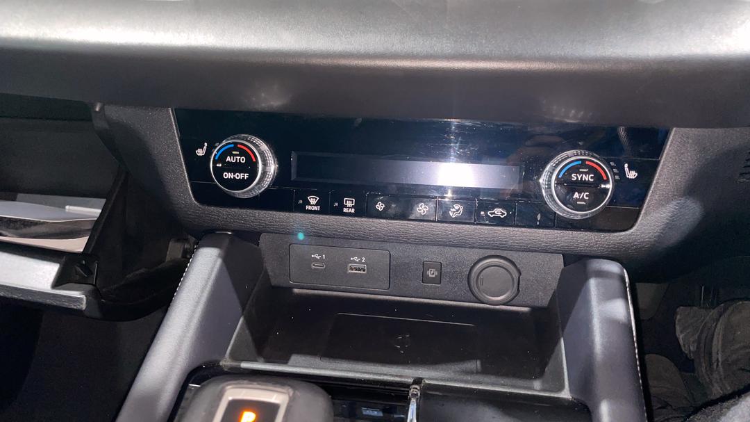 2023 Mitsubishi Outlander Aspire 7 Seat (2WD), Automatic, 41110 km, Utility Switches/Buttons