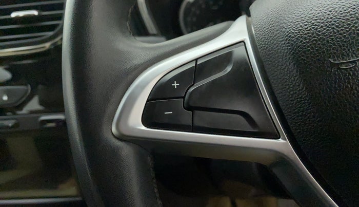 2019 Renault Duster 110 PS RXZ MT DIESEL, Diesel, Manual, 89,415 km, Steering wheel - Sound system control not functional