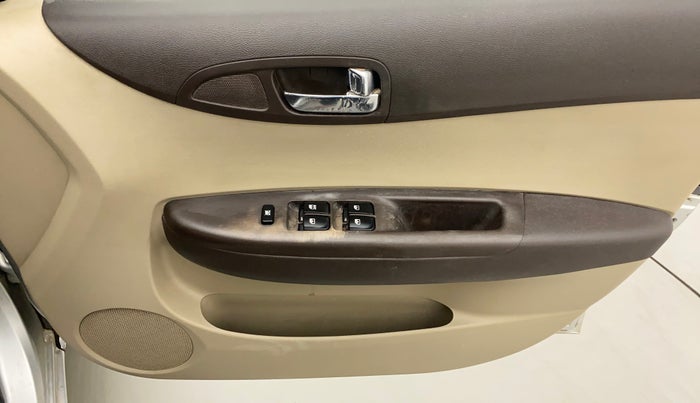 2011 Hyundai i20 MAGNA (O) 1.2, Petrol, Manual, 73,952 km, Driver Side Door Panels Control