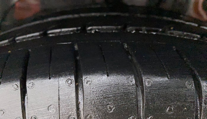 2016 Hyundai Elite i20 SPORTZ 1.2, Petrol, Manual, 1,19,228 km, Right Rear Tyre Tread