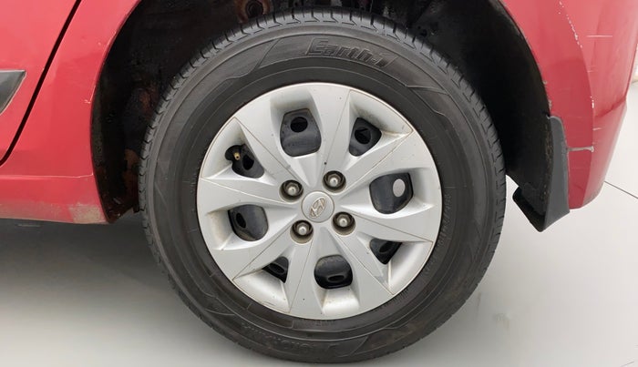 2016 Hyundai Elite i20 SPORTZ 1.2, Petrol, Manual, 1,19,228 km, Left Rear Wheel