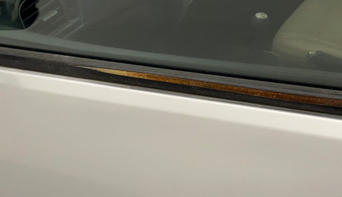 2017 Honda City 1.5L I-VTEC V MT, Petrol, Manual, 83,549 km, Front passenger door - Weather strip has minor damage