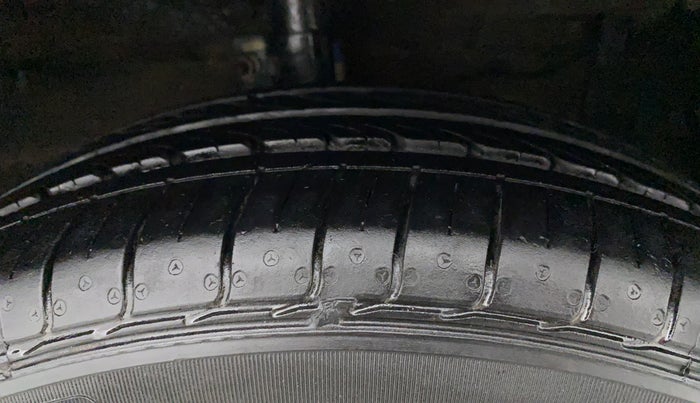 2022 Maruti Ciaz ZETA 1.5 SHVS MT PETROL, Petrol, Manual, 21,588 km, Right Front Tyre Tread
