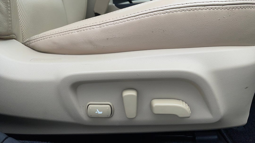 2015 Subaru Outback 2.5i Premium Awd, Automatic, 90839 km, Drivers Side Adjustment Panel