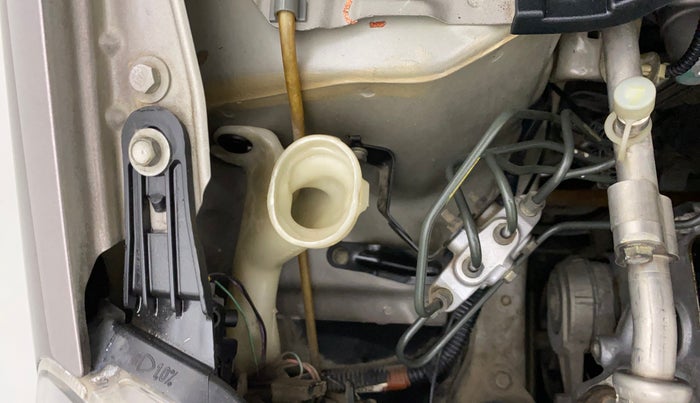 2014 Honda Amaze 1.2L I-VTEC S, Petrol, Manual, 69,500 km, Front windshield - Wiper bottle cap missing