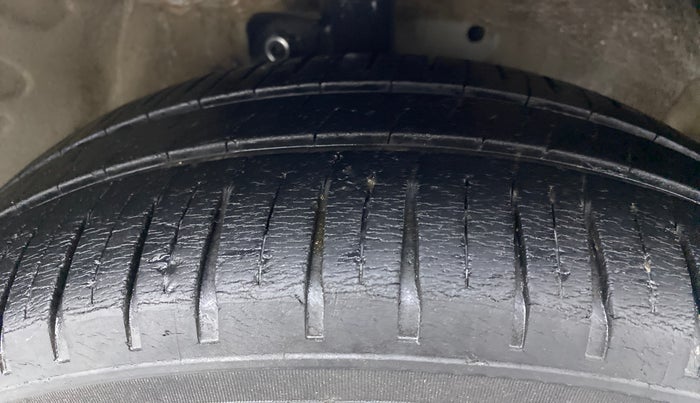 2017 Maruti Celerio VXI d, Petrol, Manual, 94,230 km, Right Front Tyre Tread